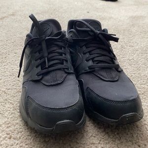 Black Nikes casual size 10